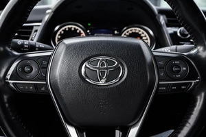 Седан Toyota Camry 2018 года, 2730000 рублей, Ульяновск