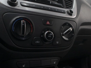 Седан Hyundai Solaris 2017 года, 1066777 рублей, Омск