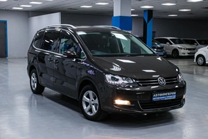 Минивэн Volkswagen Sharan 2015 года, 1398000 рублей, Солонцы