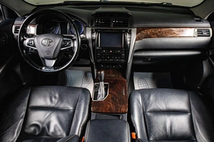 Седан Toyota Camry 2017 года, 2439000 рублей, Сургут