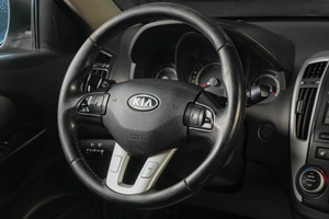 Хетчбэк Kia Ceed 2011 года, 999000 рублей, Тюмень