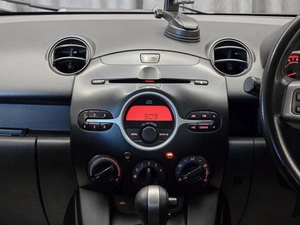 Хетчбэк Mazda Demio 2013 года, 760000 рублей, Красноярск