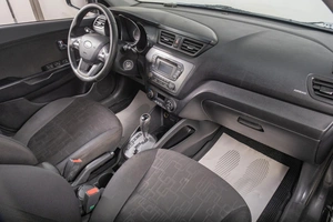 Седан Kia Rio 2012 года, 929000 рублей, Томск