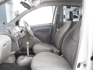 Седан Toyota Platz 2001 года, 295000 рублей, Омск