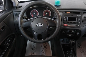 Седан Kia Rio 2011 года, 719000 рублей, Омск