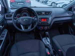Седан Kia Rio 2014 года, 949000 рублей, Саратов