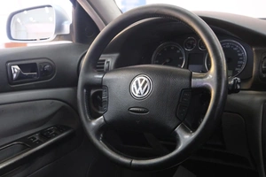 Седан Volkswagen Passat 2002 года, 429000 рублей, Омск
