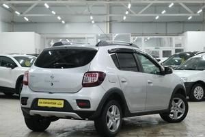 Хетчбэк Renault Sandero Stepway 2017 года, 1039000 рублей, Омск