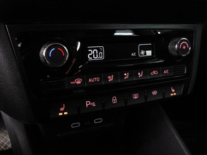 Лифтбек Volkswagen Polo 2020 года, 1789000 рублей, Красный Пахарь