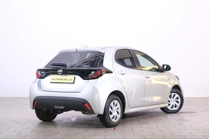 Хетчбэк Toyota Yaris 2021 года, 1139000 рублей, Омск