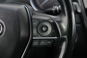 Седан Toyota Camry 2018 года, 3249000 рублей, Омск