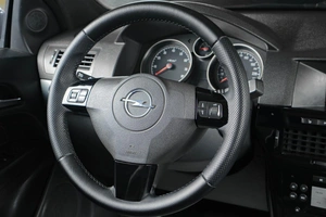 Хетчбэк Opel Astra GTC 2010 года, 599000 рублей, Тюмень