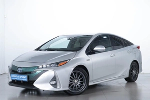 Хетчбэк Toyota Prius PHV 2017 года, 2449000 рублей, Челябинск