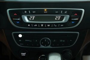 Седан Renault Fluence 2010 года, 849000 рублей, Омск