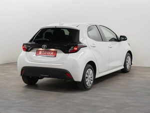 Хетчбэк Toyota Yaris 2021 года, 1270000 рублей, Красноярск