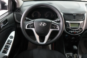 Седан Hyundai Solaris 2012 года, 869000 рублей, Омск