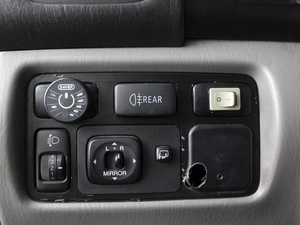 Внедорожник Toyota Land Cruiser 2002 года, 1990000 рублей, Омск