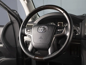 Внедорожник Toyota Land Cruiser 2019 года, 7420000 рублей, Омск
