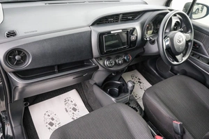 Хетчбэк Toyota Vitz 2019 года, 899000 рублей, Красноярск