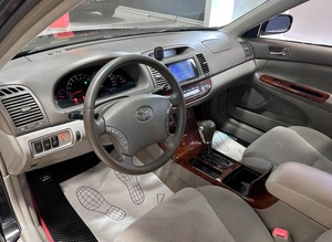 Седан Toyota Camry 2005 года, 890000 рублей, Красноярск