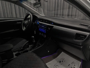 Седан Toyota Corolla 2013 года, 899000 рублей, Красноярск