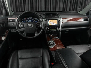 Седан Toyota Camry 2014 года, 1799000 рублей, Тюмень
