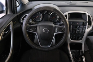 Хетчбэк Opel Astra 2011 года, 819000 рублей, Омск