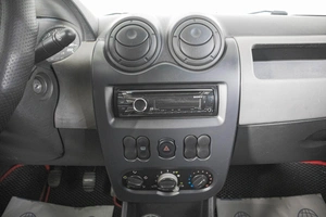 Хетчбэк Renault Sandero 2011 года, 499000 рублей, Кемерово