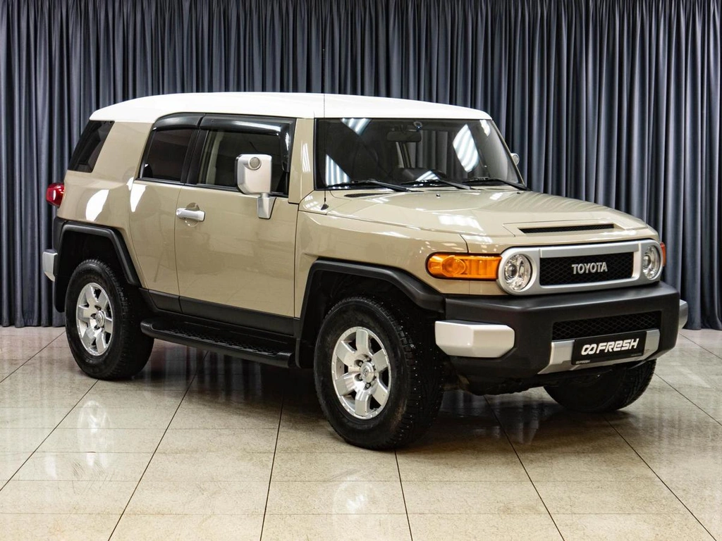 Внедорожник Toyota FJ Cruiser 2021 года, 5819000 рублей, Тюмень