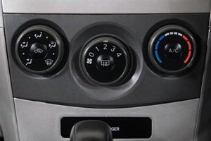 Седан Toyota Corolla Axio 2009 года, 859000 рублей, Омск