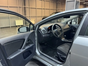 Седан Toyota Avensis 2011 года, 1147000 рублей, Красноярск