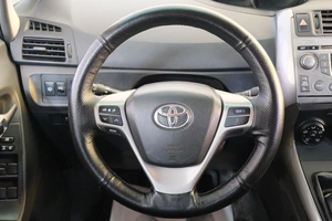 Минивэн Toyota Verso 2009 года, 919000 рублей, Омск