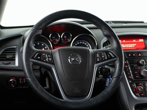 Универсал Opel Astra 2013 года, 749050 рублей, Москва