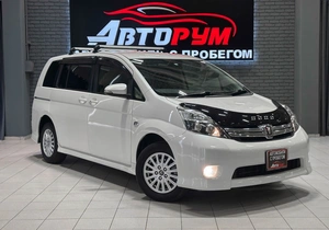 Минивэн Toyota Isis 2014 года, 1297000 рублей, Красноярск