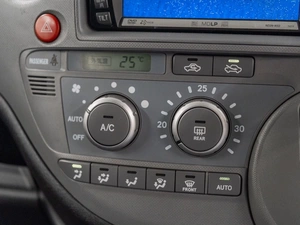 Минивэн Toyota Sienta 2004 года, 600000 рублей, Красноярск