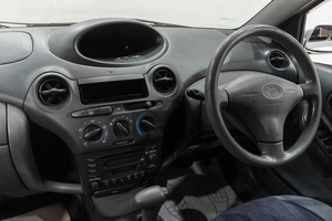 Хетчбэк Toyota Vitz 2001 года, 349000 рублей, Новокузнецк