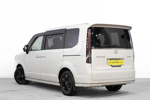 Минивэн Honda Stepwgn 2022 года, 2989000 рублей, Барнаул