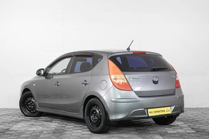 Хетчбэк Hyundai i30 2011 года, 749000 рублей, Кемерово