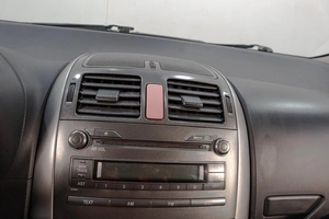 Хетчбэк Toyota Auris 2007 года, 739000 рублей, Челябинск