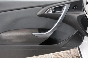 Хетчбэк Opel Astra GTC 2012 года, 869000 рублей, Красноярск