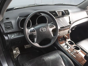 Внедорожник Toyota Highlander 2011 года, 1730000 рублей, Омск