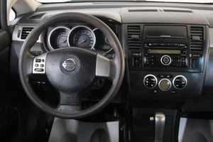 Хетчбэк Nissan Tiida 2010 года, 879000 рублей, Омск