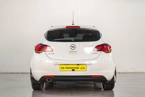 Хетчбэк Opel Astra 2011 года, 969000 рублей, Челябинск