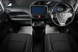 Минивэн Toyota Noah 2018 года, 2529000 рублей, Тюмень