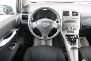 Хетчбэк Toyota Auris 2007 года, 549000 рублей, Красноярск
