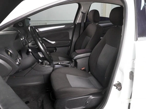 Седан Ford Mondeo 2011 года, 679000 рублей, Красный Пахарь