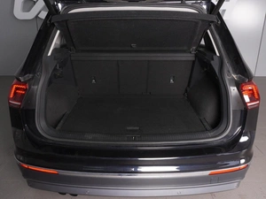 Внедорожник Volkswagen Tiguan 2018 года, 2876000 рублей, Красный Пахарь