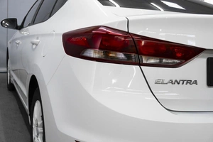 Седан Hyundai Elantra 2017 года, 1340000 рублей, Омск