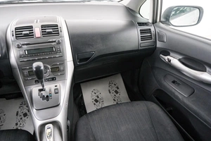 Хетчбэк Toyota Auris 2007 года, 689000 рублей, Красноярск