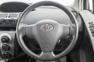 Хетчбэк Toyota Vitz 2010 года, 649000 рублей, Барнаул